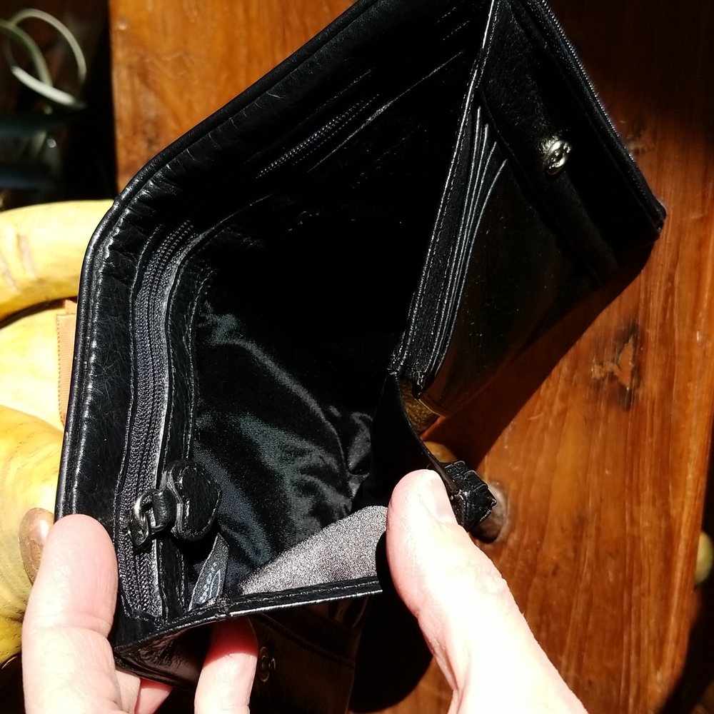 Brighton Wallet - Picture 6 of 10